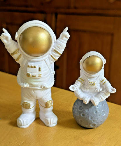 Astronaut figures white - &, gold